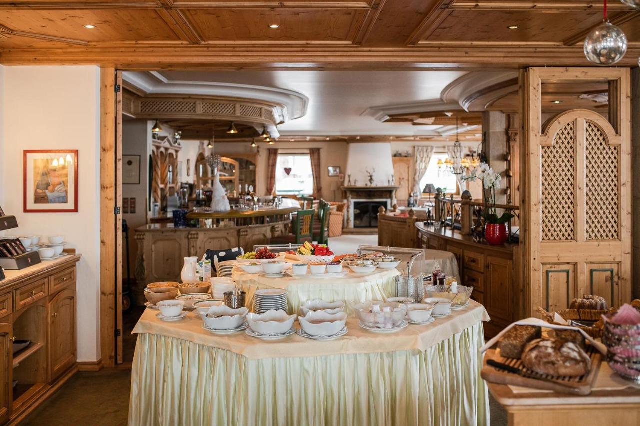 Bed&Breakfast Hotel Guggis Zürs Eksteriør billede