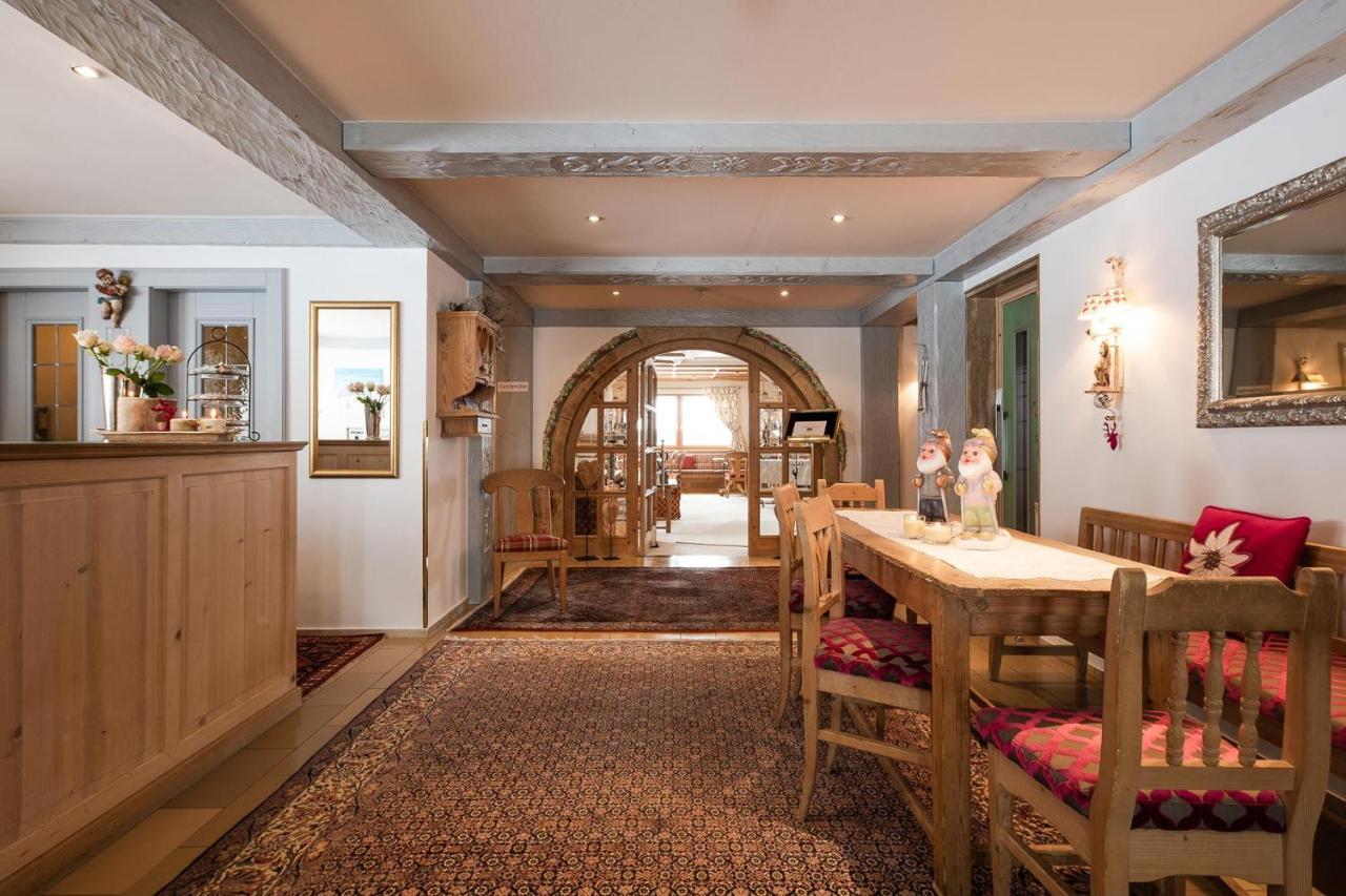 Bed&Breakfast Hotel Guggis Zürs Eksteriør billede