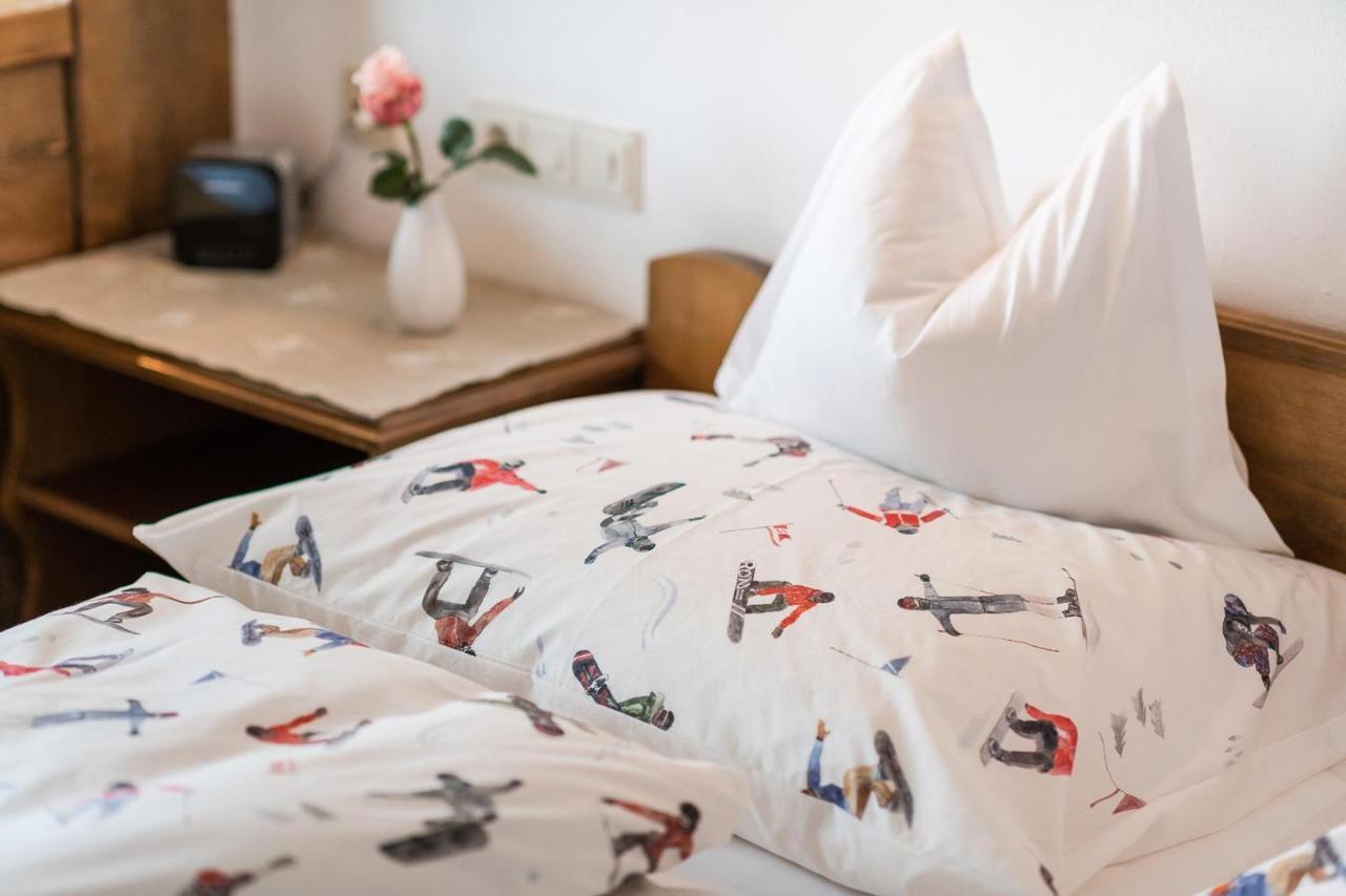 Bed&Breakfast Hotel Guggis Zürs Eksteriør billede