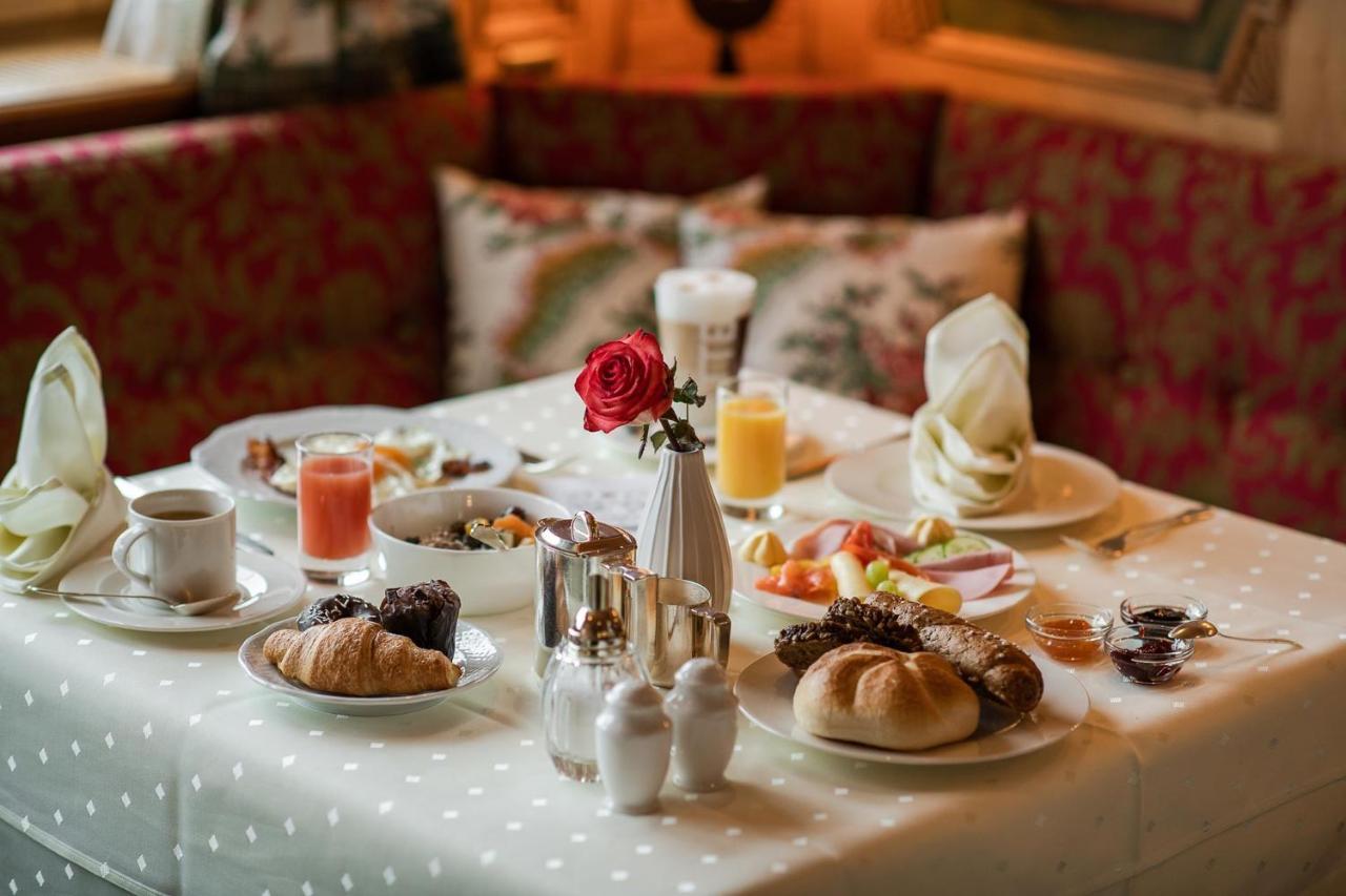 Bed&Breakfast Hotel Guggis Zürs Eksteriør billede