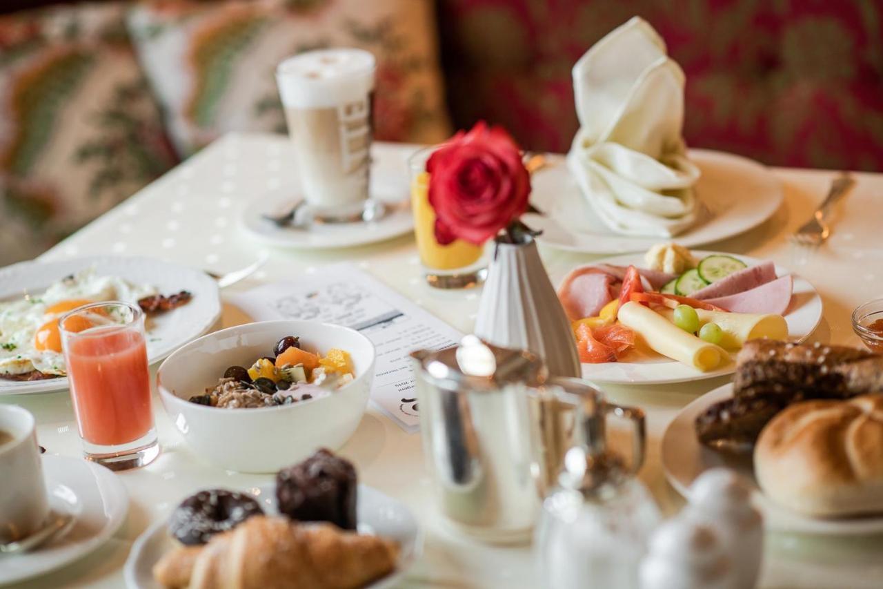 Bed&Breakfast Hotel Guggis Zürs Eksteriør billede